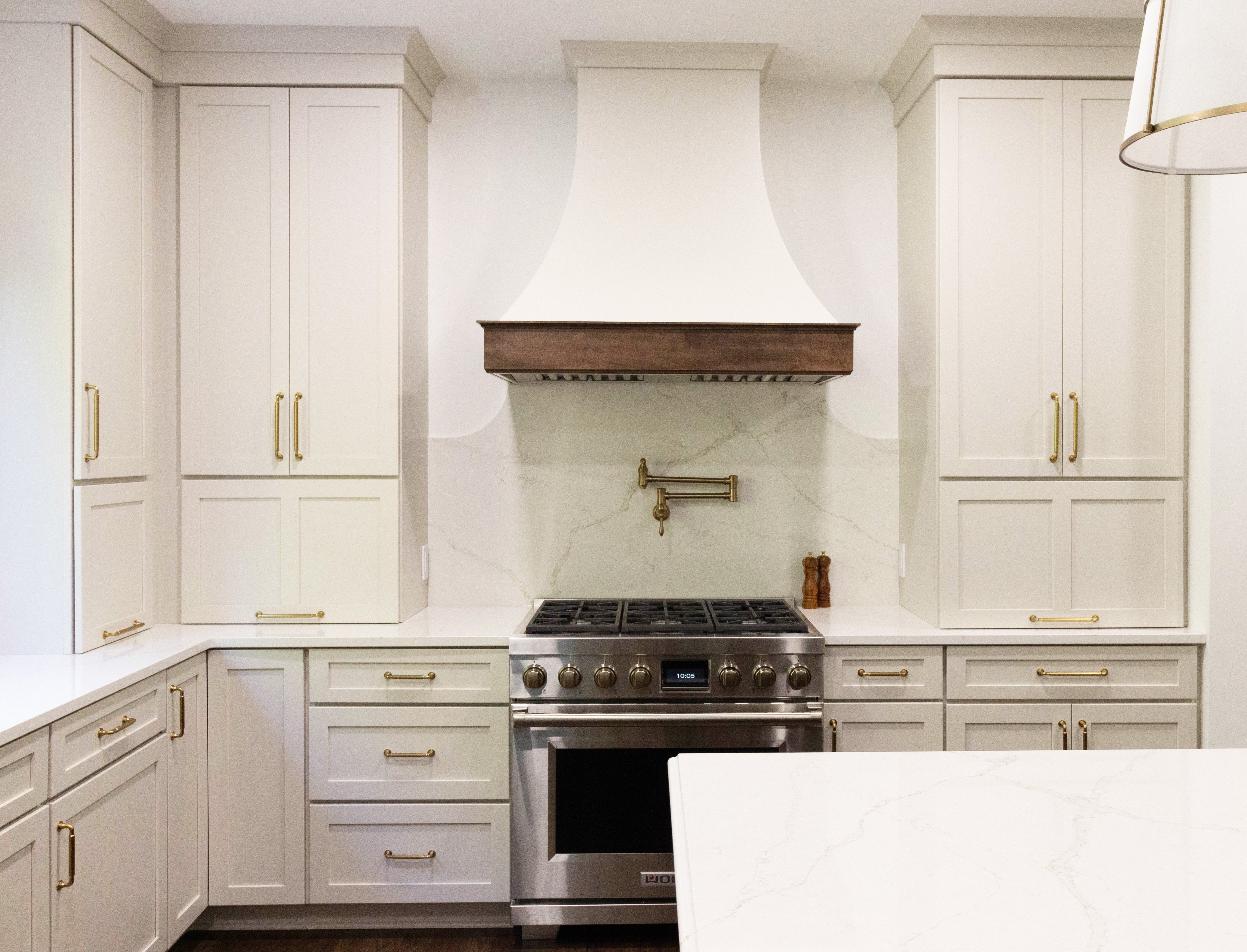 Beautiful two-toned wood hood and range wall