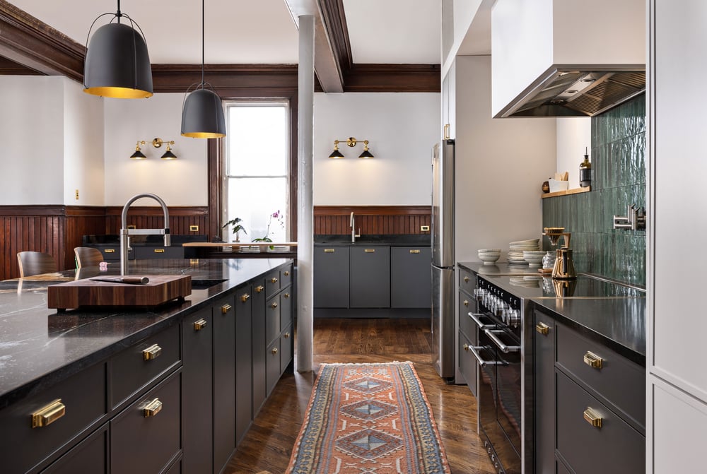 Vecchio Kitchen featuring Dura Supreme Bria cabinetry in Graphite and Pearl on the Reese door style