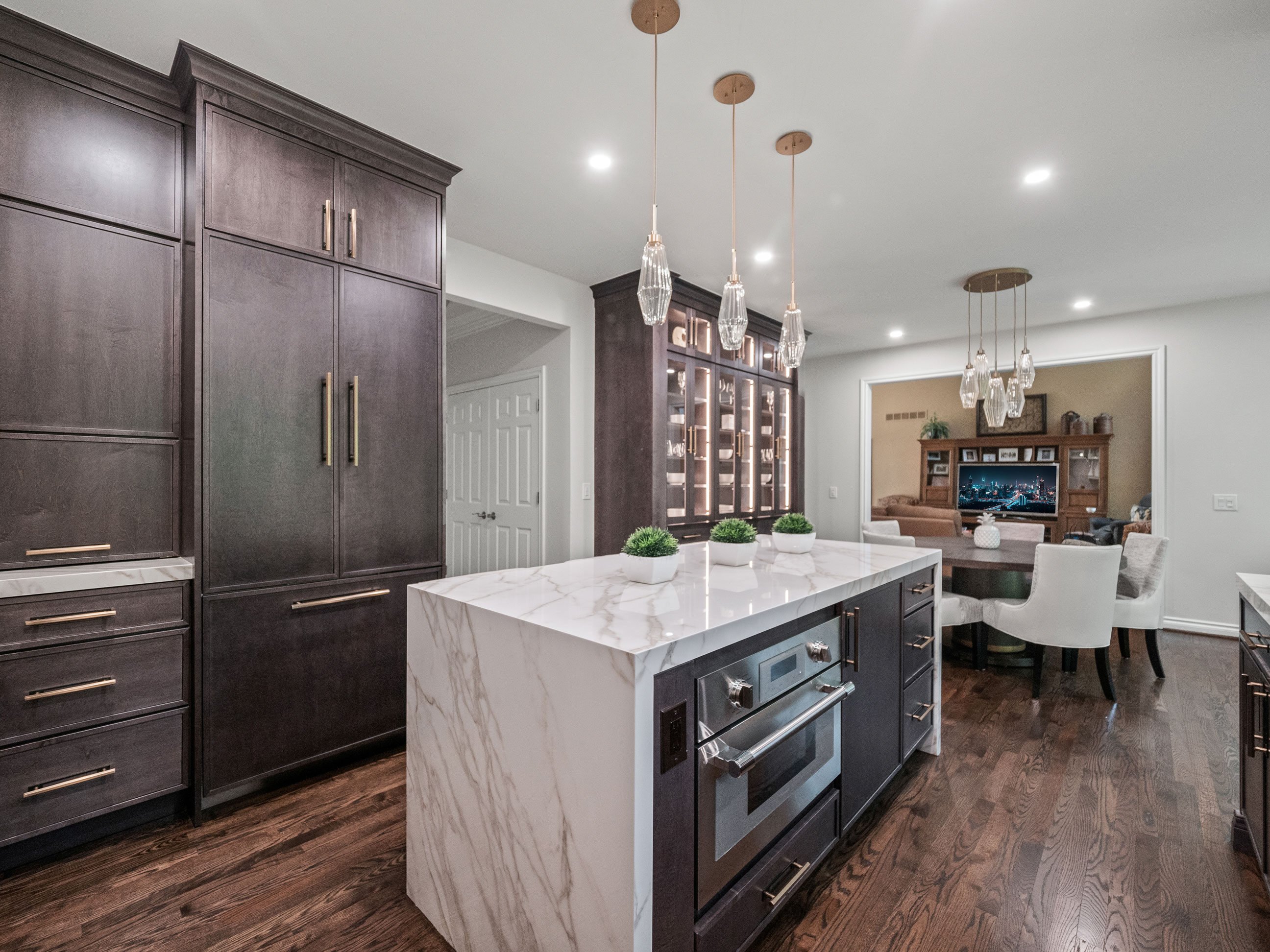 Medallion Cabinetry in the thin shaker Apollo door style.  Designed by KSI Designer Mari Freundl. 