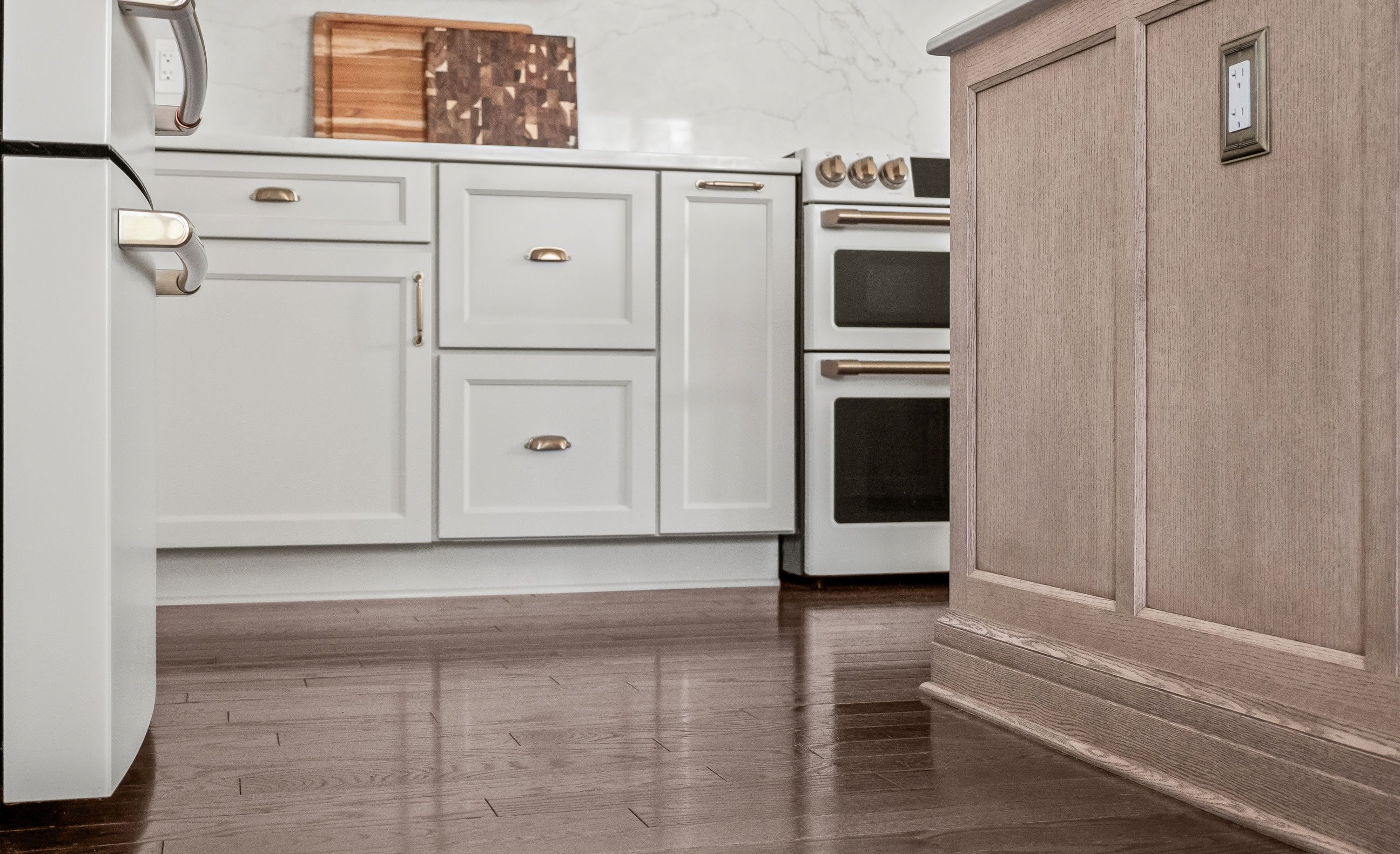 Flooring detail by refrigerator