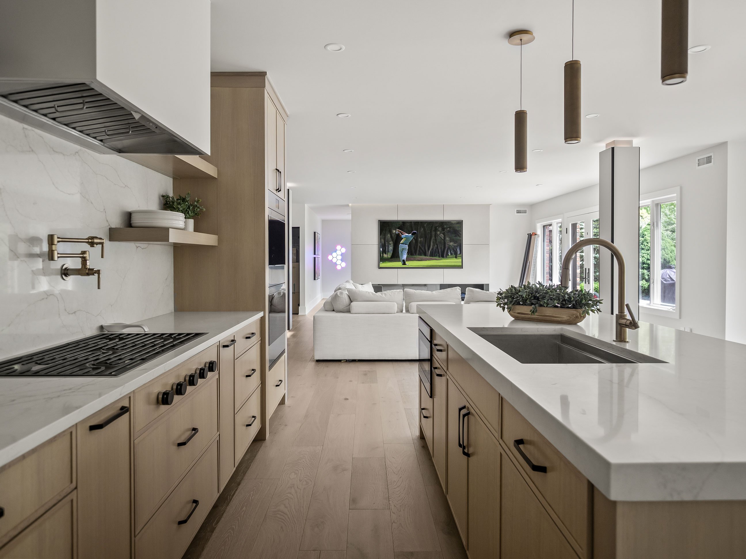 Dura Supreme Bria – Reese door style in Quartersawn White Oak with Alabaster stain