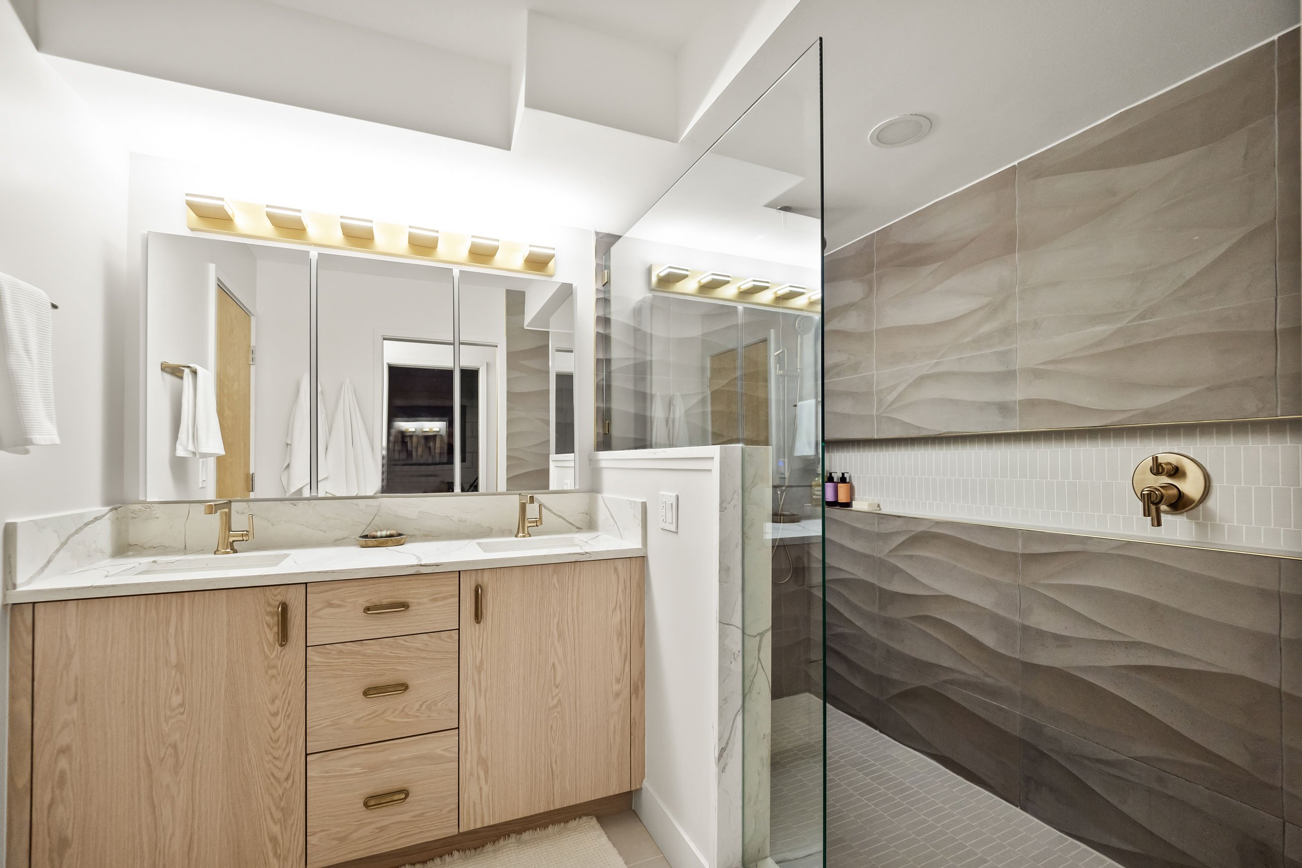 Contemporary bath