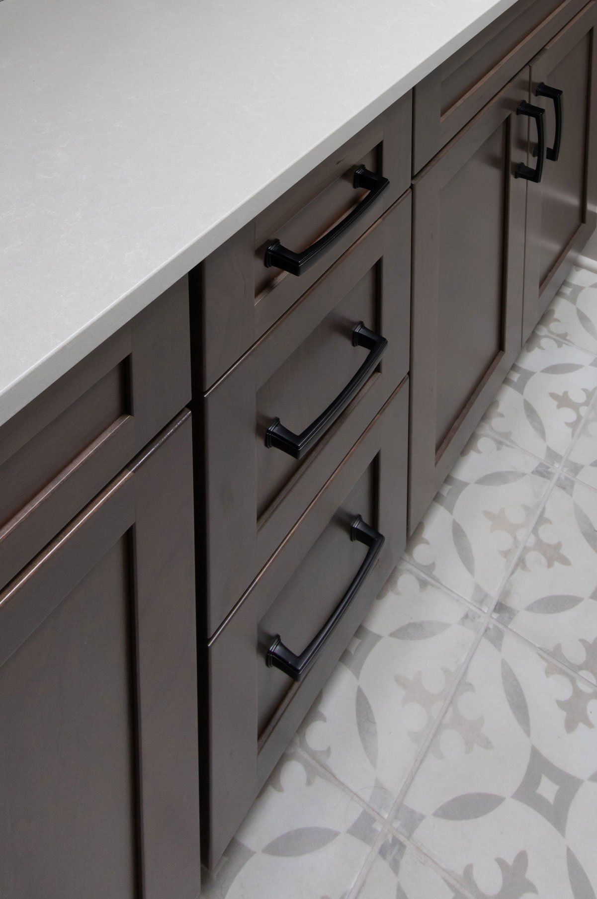 Merillat Masterpiece Martel Door style in Cherry Stained Baltic, Onyx White Quartz countertop, Decora Redondo floor tile