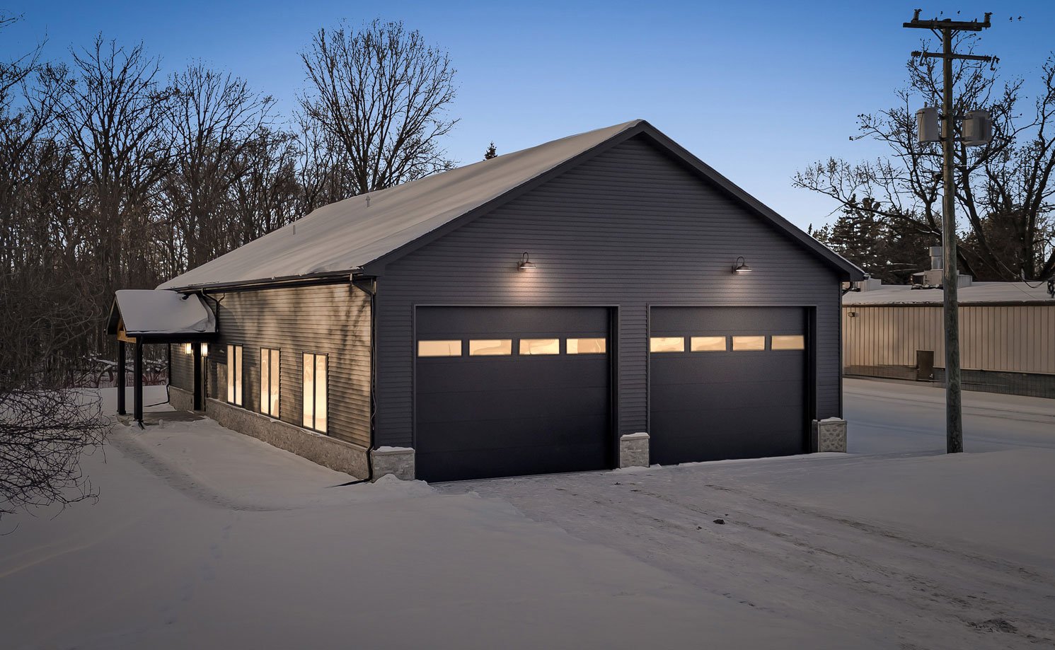 Modern barndominium exterior in Rochester Hills with 14-foot ceilings and oversized garage workshop space