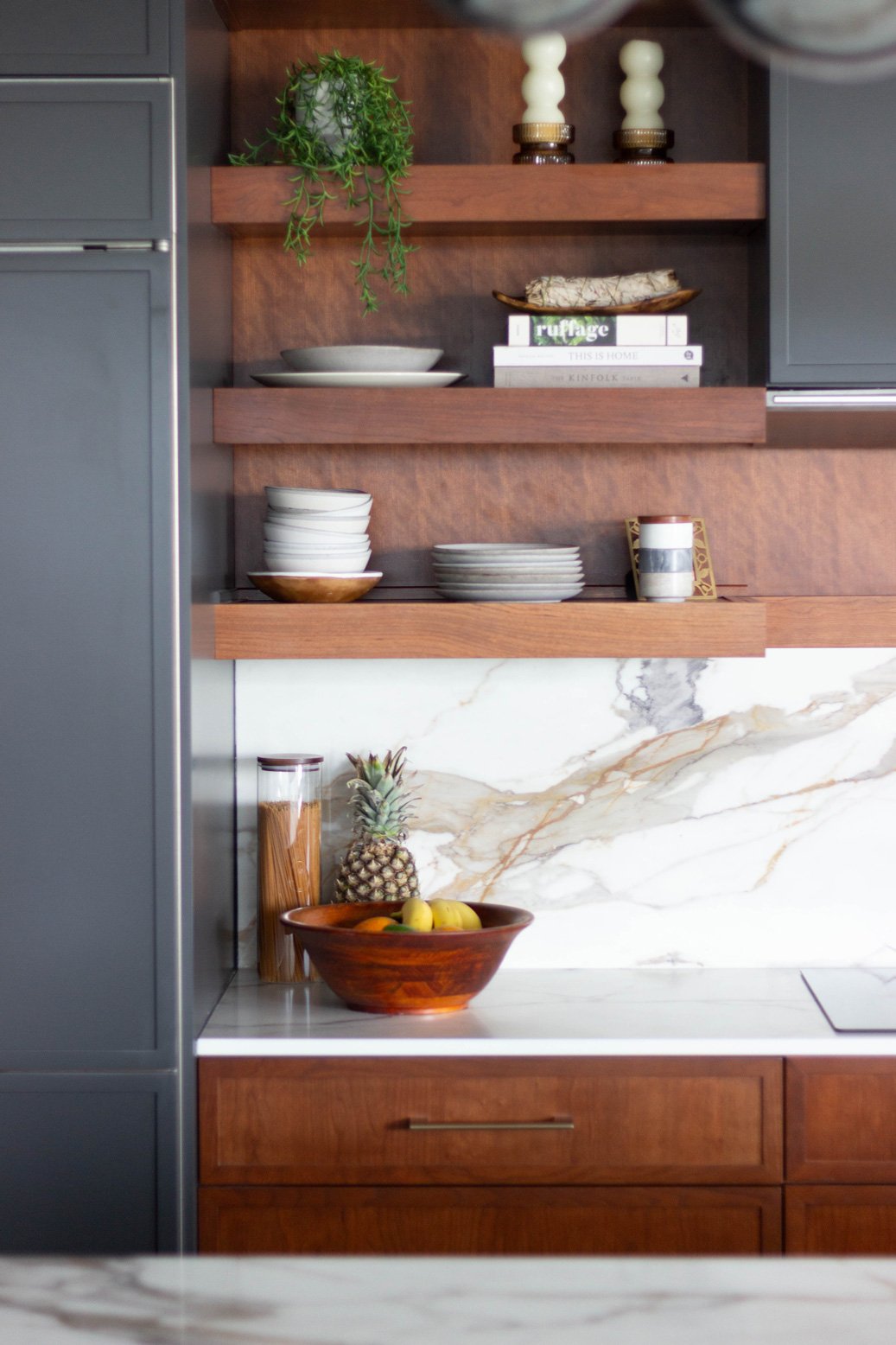 Detailed photo of shelves and backsplash