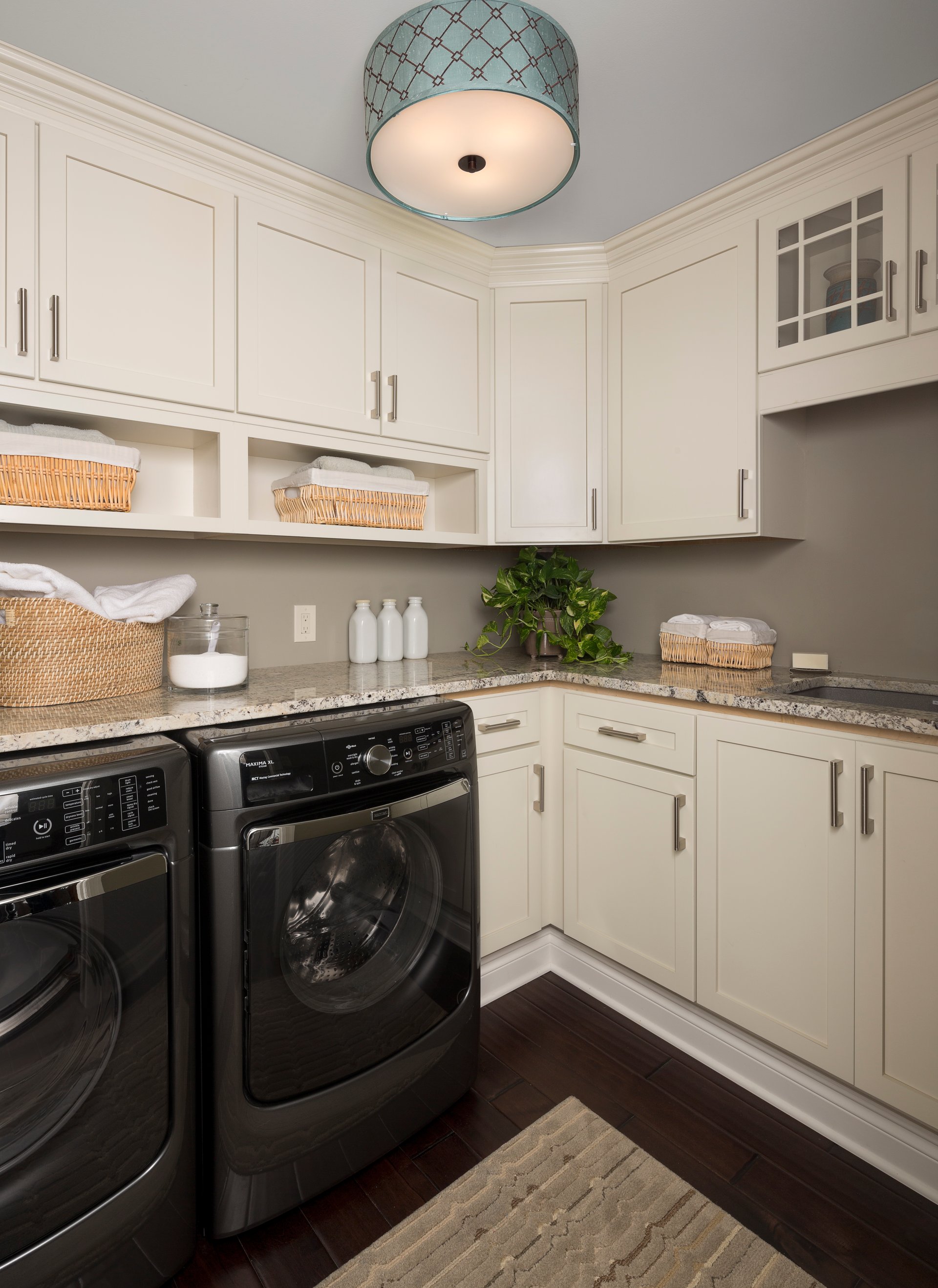 8 Tips to Organize a Laundry Room